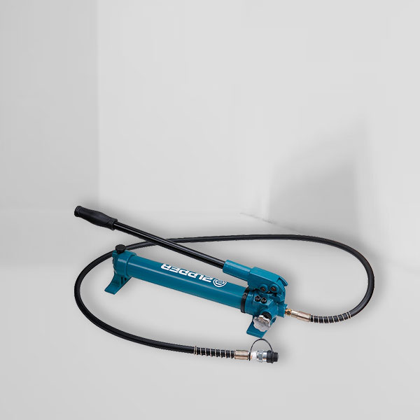 Bomba, herramienta para eléctricistas marca Zupper, modelo CP-700